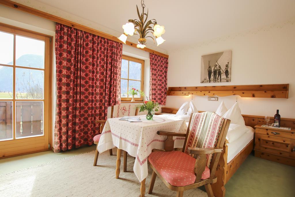 Hotel Haus Hohenwarter Lofer Pokoj fotografie